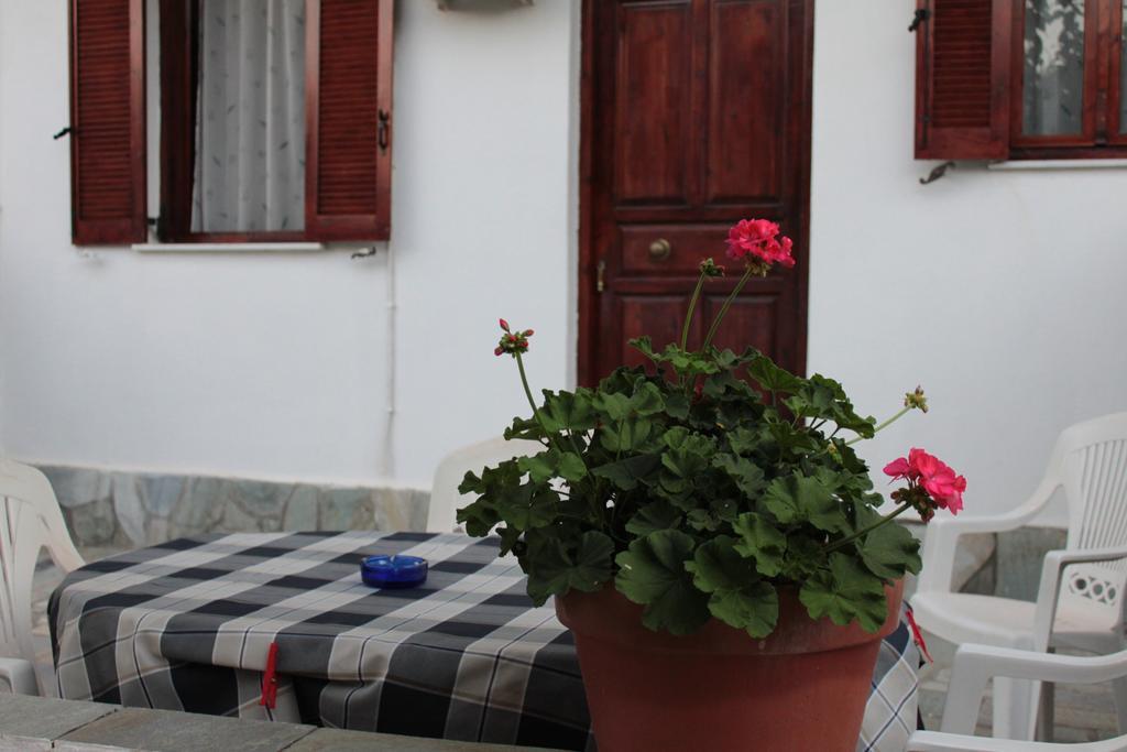Ballas Apartments أيّا إفيميا الغرفة الصورة