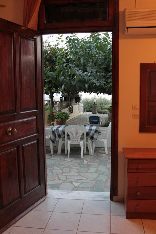 Ballas Apartments أيّا إفيميا الغرفة الصورة