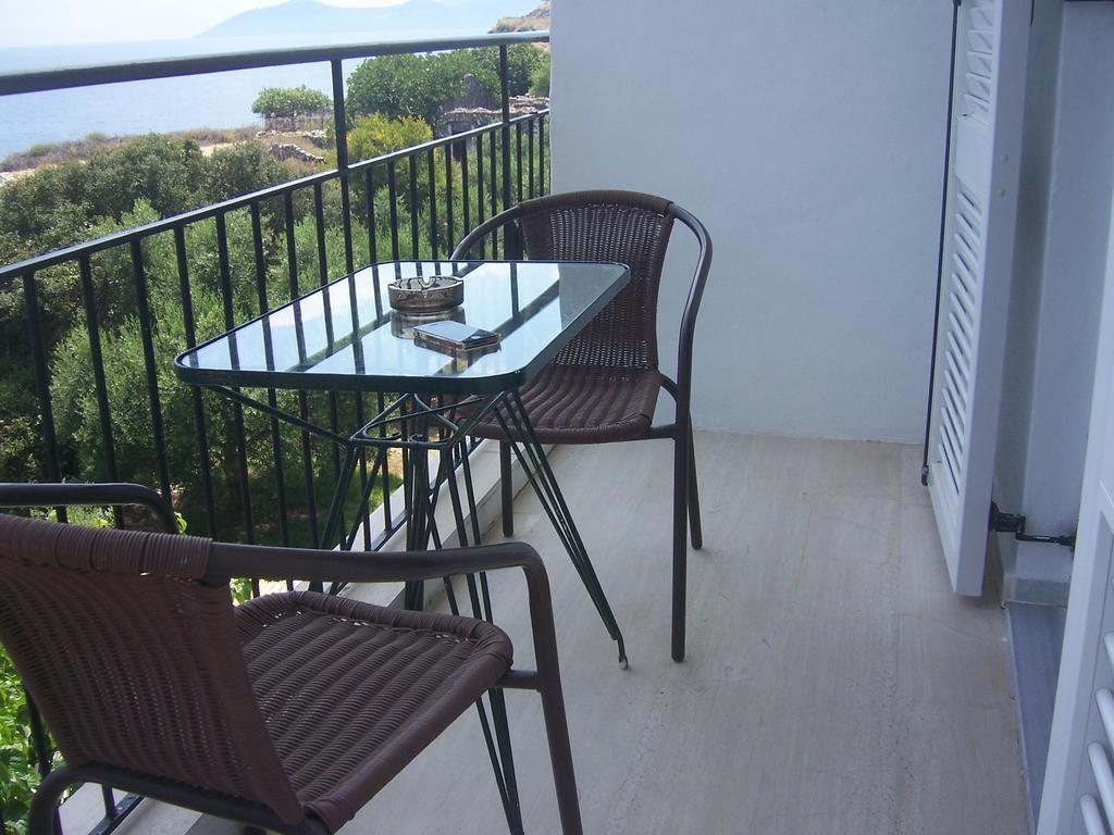 Ballas Apartments أيّا إفيميا الغرفة الصورة